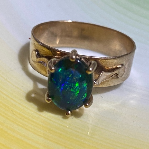 Opal Ring 70s Design 9ct Gold Thick Band - Picture 2 of 12